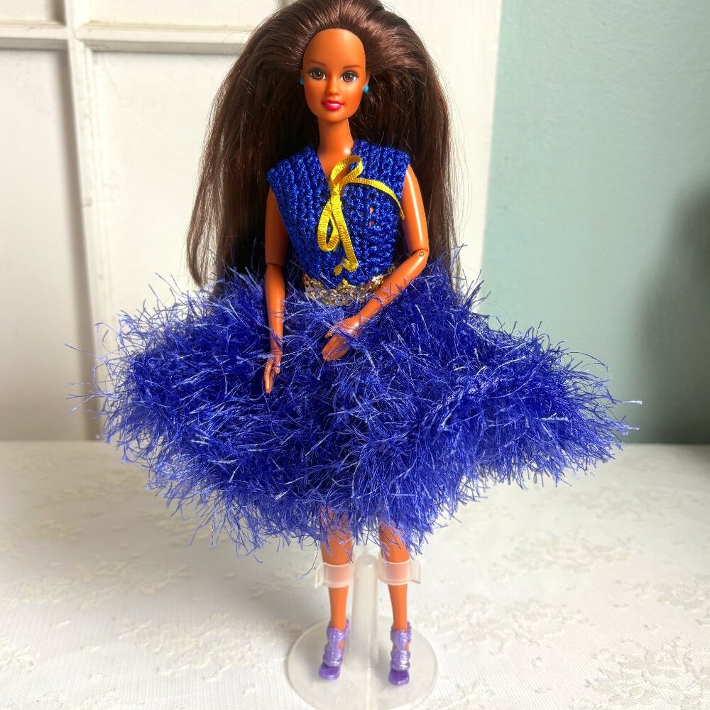 1990 Mattel Talking Teresa Barbie Brown Hair and Eyes Articulated Arms Knees Ben